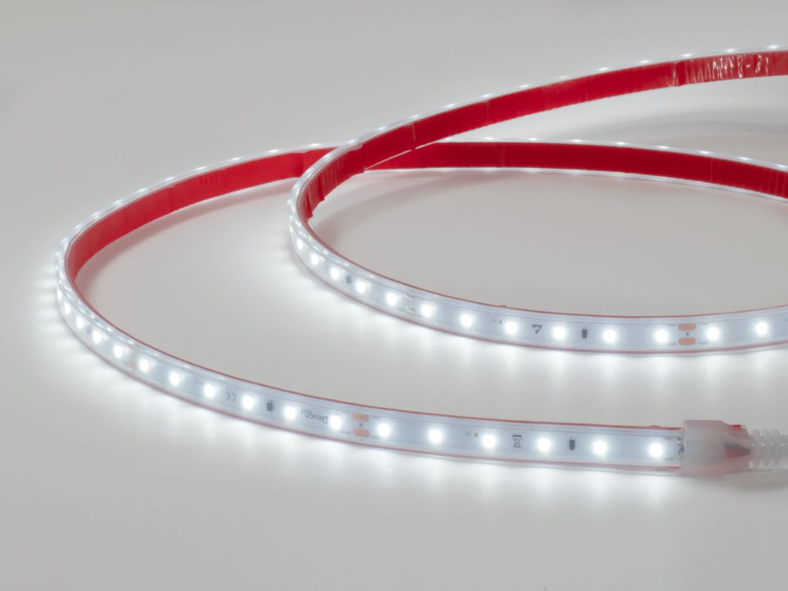 Светодиодная LED лента LUX холодное свечение IP67, DSG260S-24-W-67-20M
