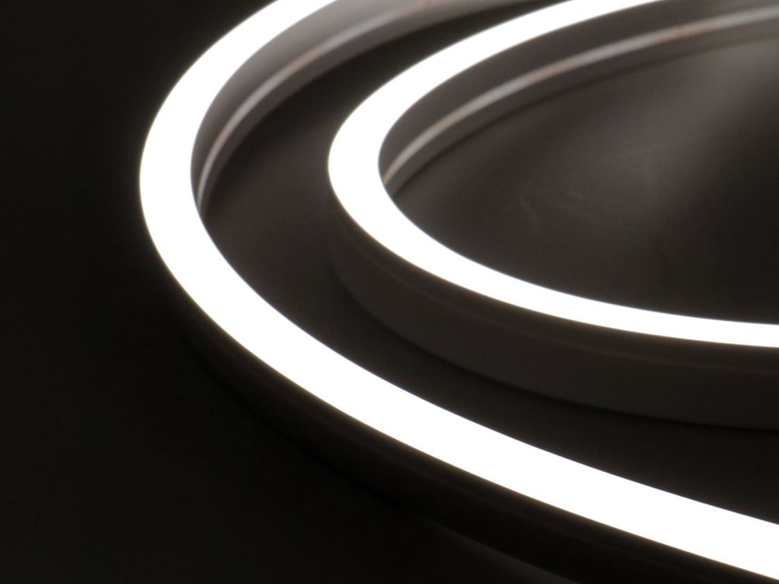 Неоновая лента нейтральная белая 24В IP67 15Вт/м 120 LED/м SMD2835 12×20 мм 20 м постоянного тока белая оболочка NE-CC2120-24-15-WHNW-67-20M